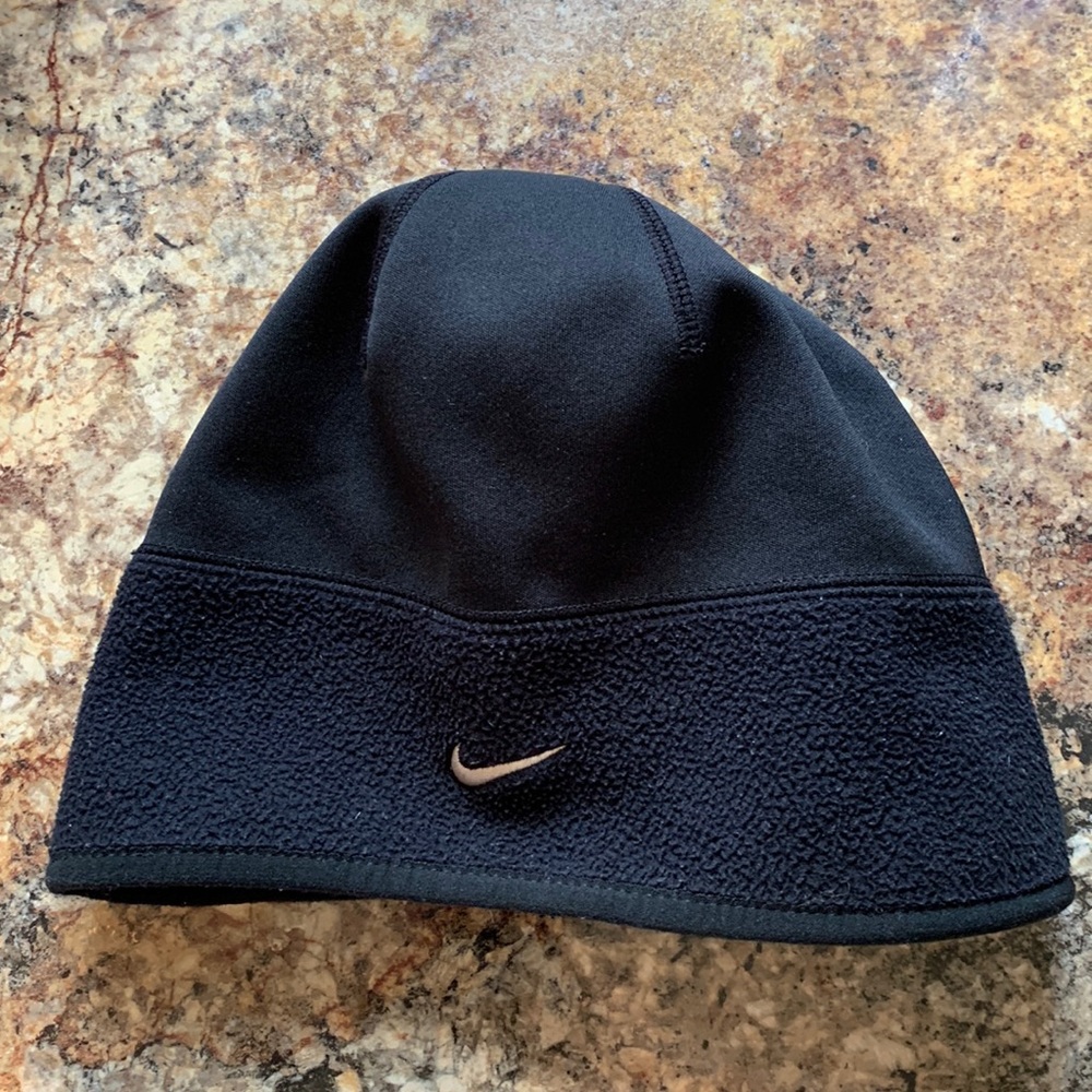 Nike Man’s Black Therma-Fit Hat